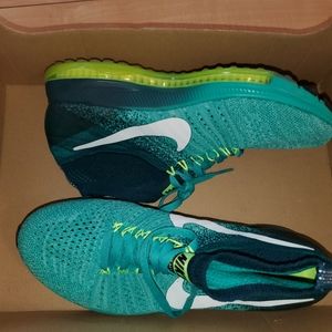Nike Zoom All Out Flyknit- sz 7.5